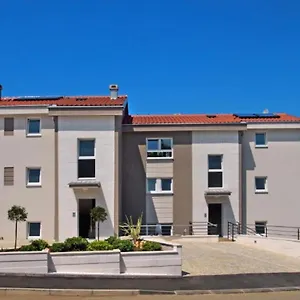 https://daka-apartmani.primorje-gorskikotar.com